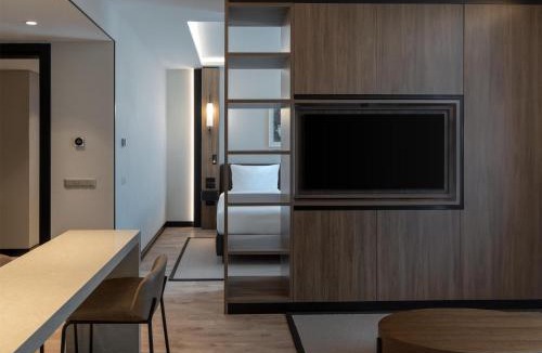 Uskudar Hotel | Altunizade Suites Istanbul, Curio Collection By Hilton