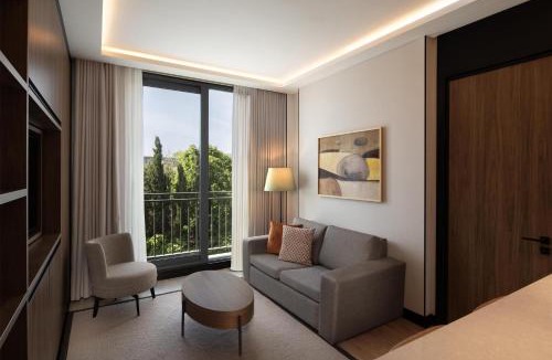 Uskudar Hotel | Altunizade Suites Istanbul, Curio Collection By Hilton