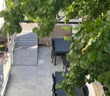 Burhaniye Apartment | Detached 3 1 House - 10 Minutes to the Sea