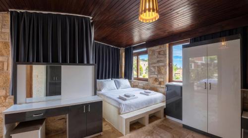 Yenifoca Hotel | Stone House Foça Otel
