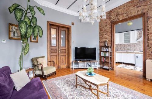 Galata Apartment | Grand Historic 3BD2Bath Galata Tower Pad! #408