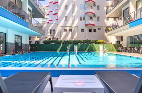 Mahmutlar Apartment | Seafront 1 BR Apt - Sea View Balcony - New Building