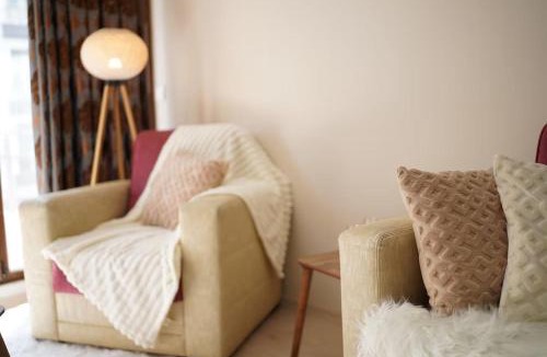 Cinarcik Apartment | Seaside 2BR Retreat Çinarcik