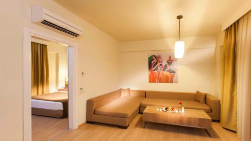Side Hotel | Dream Family Club