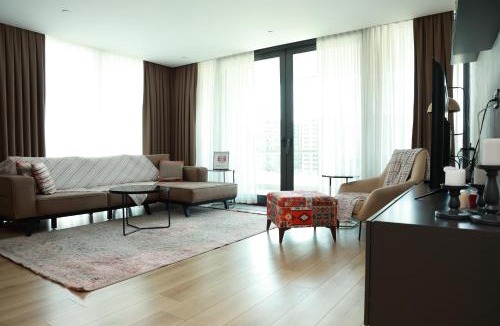 Bahcelievler Apartment | Deluxe 2BR Apartment Balcony 420