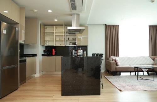 Bahcelievler Apartment | Deluxe 2BR Apartment Balcony 420