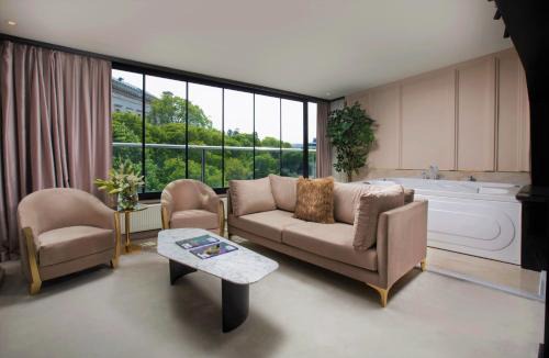 Pera Apartment | Walton Gardens Pera
