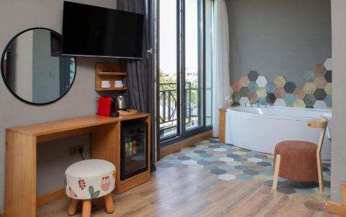 Istanbul City Center Hotel | Istanbul Old City Colorful Houses Balat PETRION Hotel