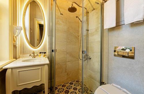 Galata Hotel | Meroddi Barnathan Hotel