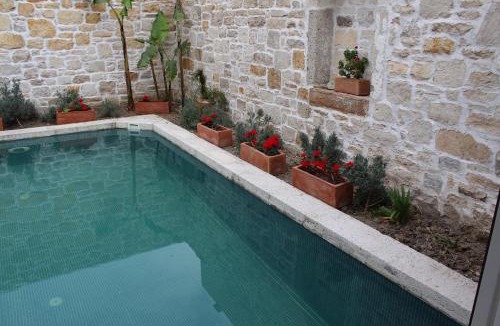 Cesme Hotel | Eski Tas Hotel