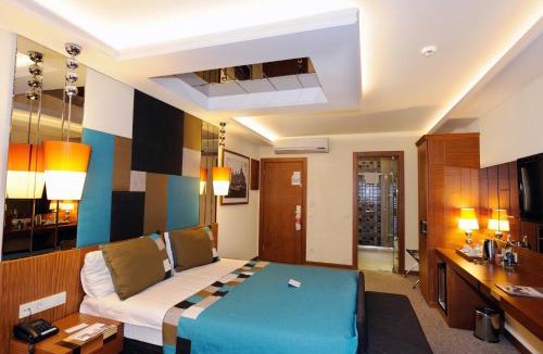 Asmali Mescit Hotel | Collage Pera Hotel