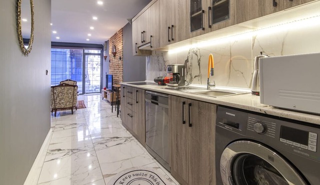 Amazing Flat near Kennedy Avenue in Fatih in Istanbul