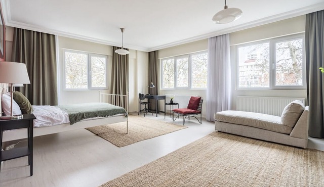 Modern Flat w Balcony 5 min to Bagdat Ave in Istanbul