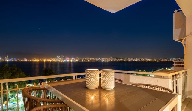 Sleek Flat with Sea View Balcony 2 min to Coast