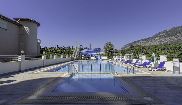 Residence w Balcony and Shared Pool 7 min to Coast in Antalya