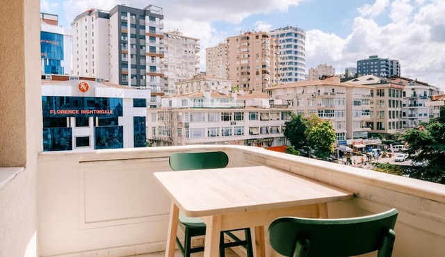 Marina Close Duplex with Patio, 5 min to Sea View in Istanbul
