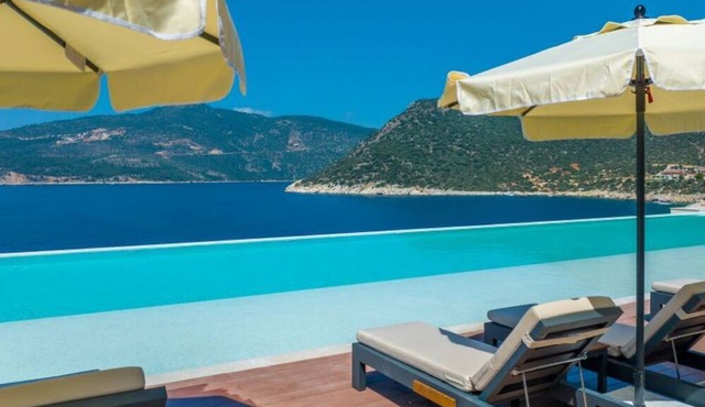 Lures Hotel