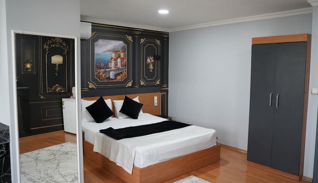 Heraldic Room Hotel