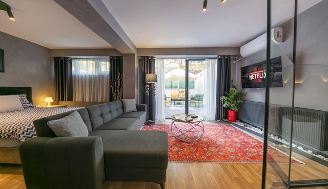 Hexa Suites Hotel