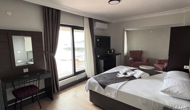 Demir Otel Restaurant in Edremit