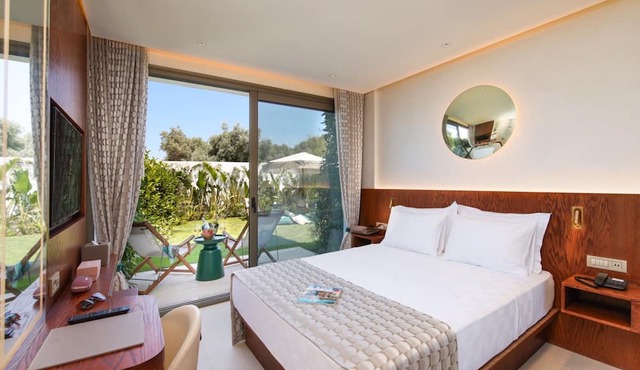The Xon Hotel