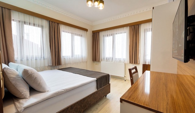 Avulot Otel in Surmene