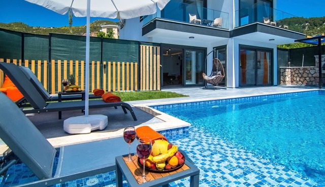 Romantic Luxury Sea View Villa in Islamlar