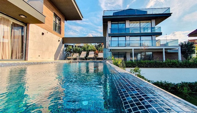 Beautiful 4BR Villa W/ Pool Istanbul Villa 1001 in Istanbul