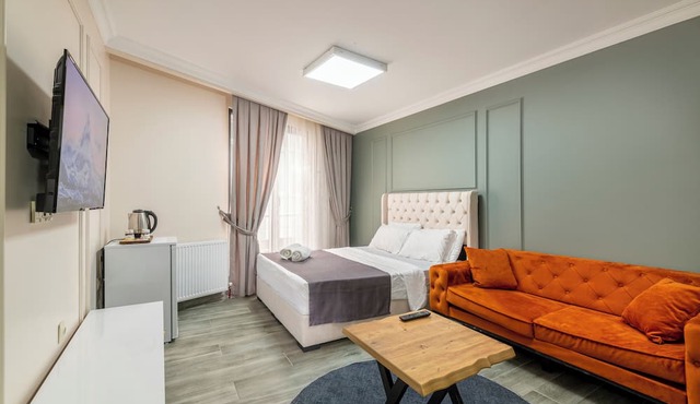 The Royal Luxury Hotel