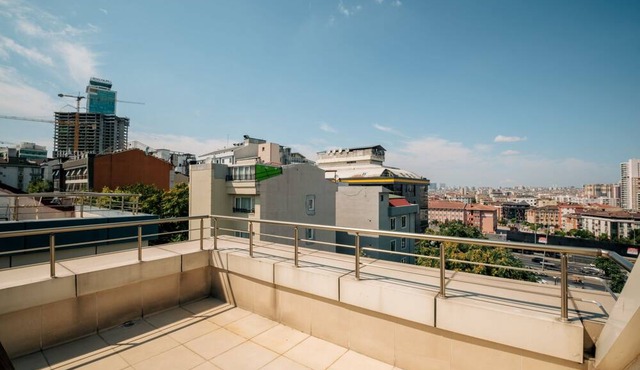 Studio Flat 2 min to Metro, Near Marmara Park