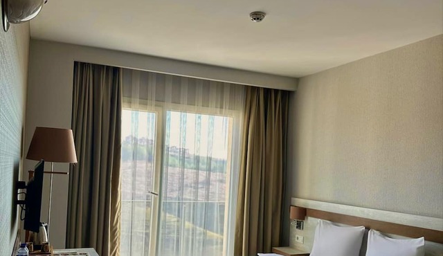 Kanyonvadi Hotel