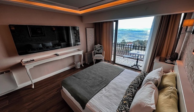Assos Longevity Hotel