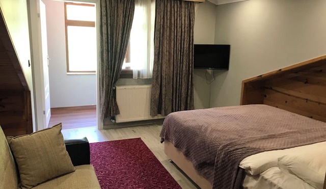 Yedigoller Hotel & Restaurant