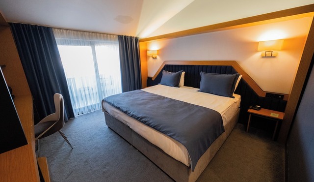 Roof 264 Hotel and Suites