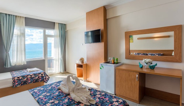 Aqua Nina Hotel