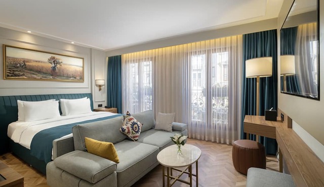 Royan Suites