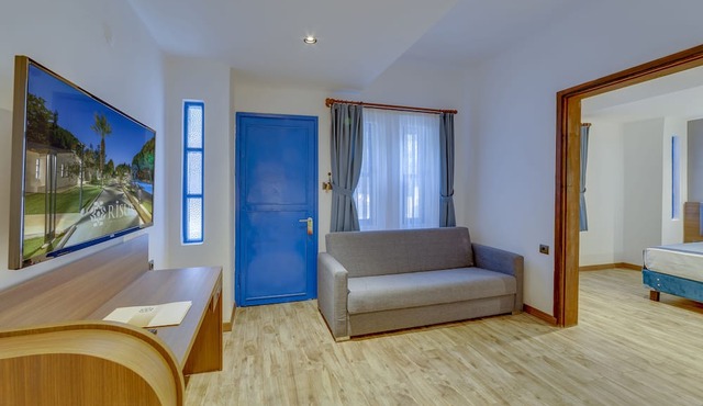 ADELLA GARDEN MARİNA HOTEL
