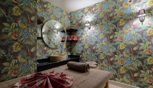 Shimall Deluxe Hotel