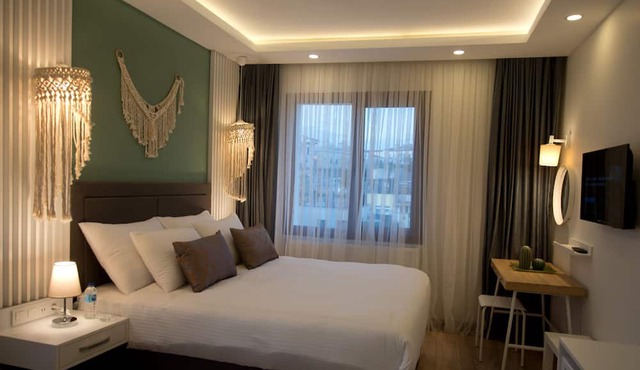 Menar Hotel & Suites