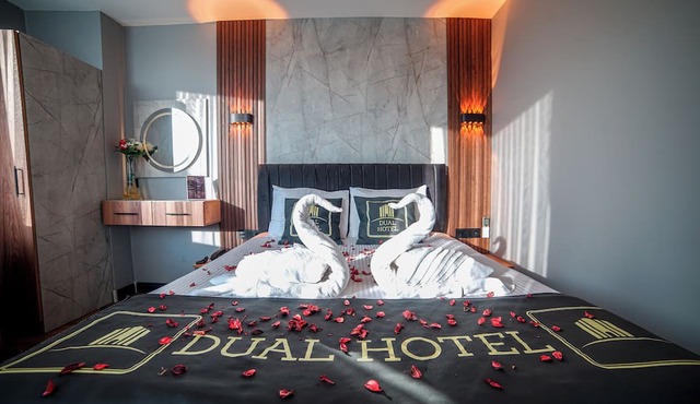 Dual Hotel