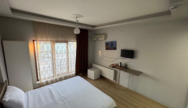 Varol Otel in Ezine