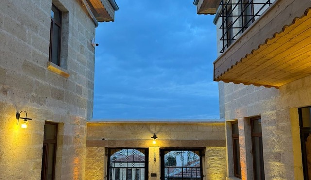 Colina Stone House