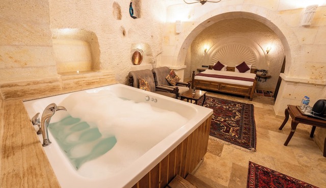 Library Cave Hotel