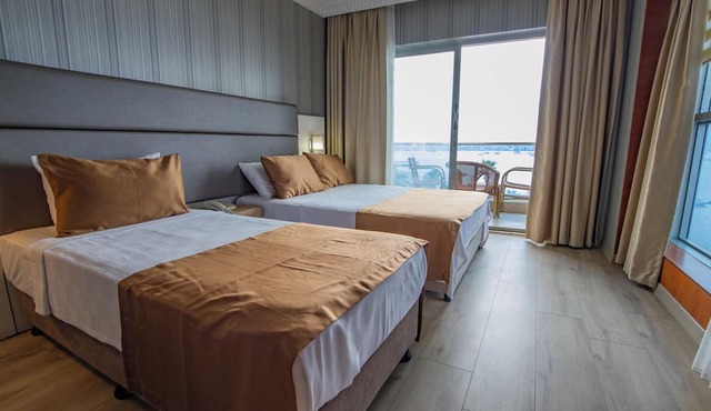 Point Beach Hotel