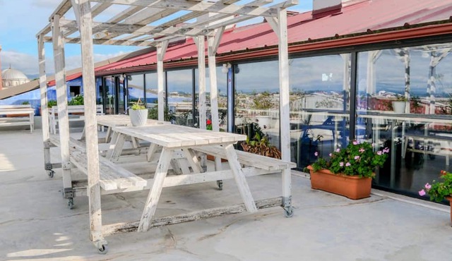 Tranquil Flat w Balcony in a Lux Complex in Urla in Izmir