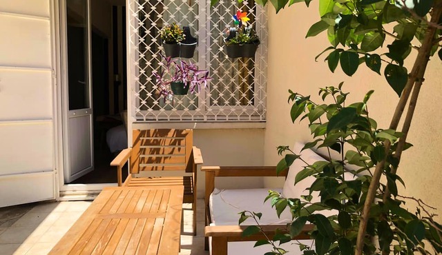Studio Apartment with Private Garden in Taksim area in Istanbul