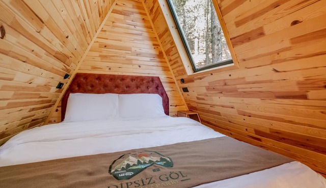 Bungalow with Balcony in Nature Near Dipsiz Lake in Kastamonu