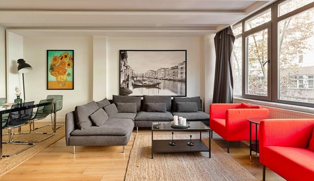 Sleek and Central Flat with Backyard in Besiktas in Istanbul