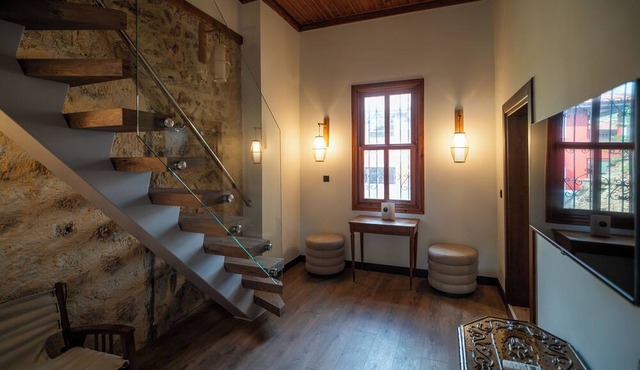 Belmondo Suites Old Town