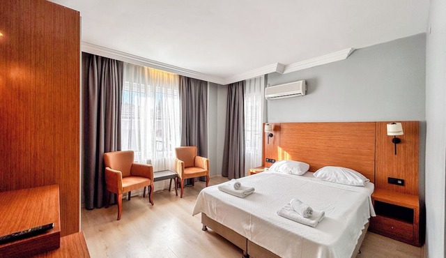 A.EMRELİ OTEL in Ayvalik